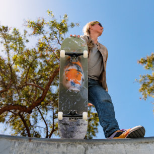 Skateboard Poisson Koi dans un étang