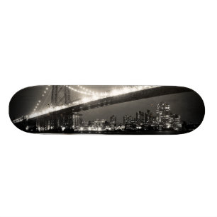 Skateboard Pont de Williamsburg à New York City la nuit
