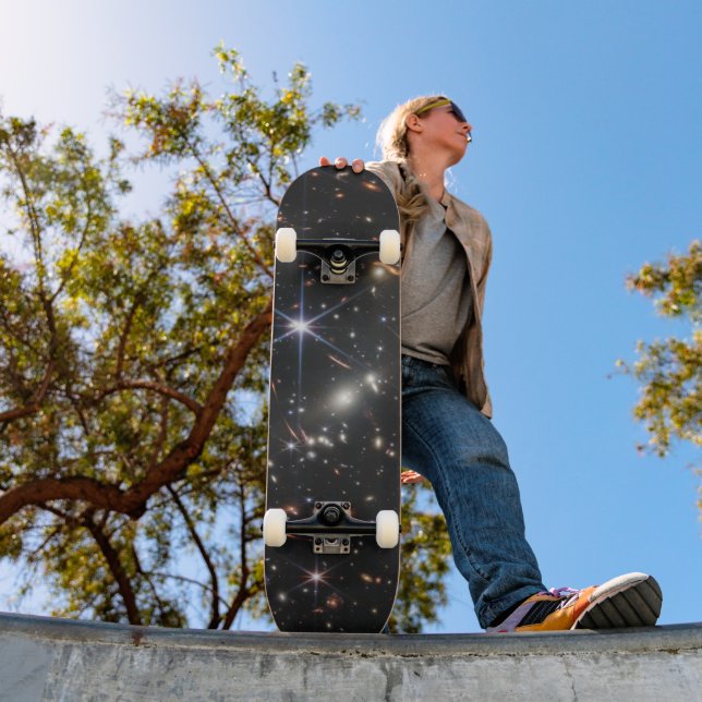 Skateboard Première vue profonde de l'univers de Webb (Extérieur 1)