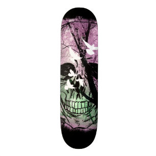 Skateboard Radikale Natur mit Vögeln und Totenkop