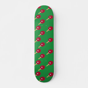 Skateboard Raquette de ping-pong et boule sur vert