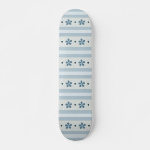 Skateboard Rayures Bleues Clair Et Fleurs