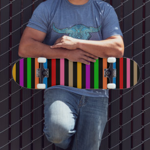 Skateboard Rayures de lignes arc-en-ciel colorées - Noir