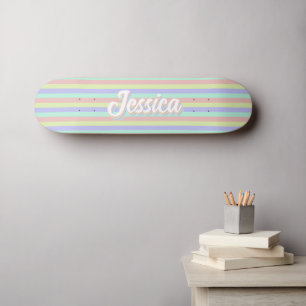 Skateboard Retro Pastel Stripes Nom personnalisé