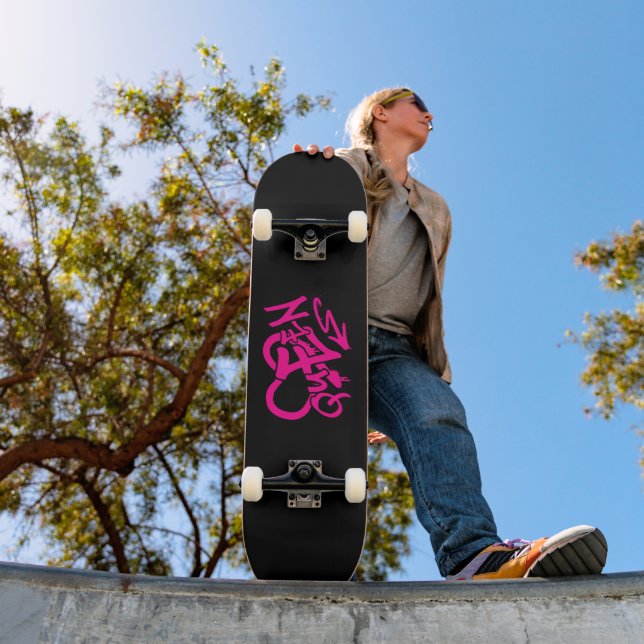Skateboard Rose néon « Reine » Graffiti (Extérieur 1)