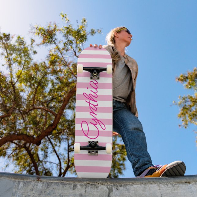 Skateboard Rose Pâle Moderne Personnalisé avec Rayure (Extérieur 1)