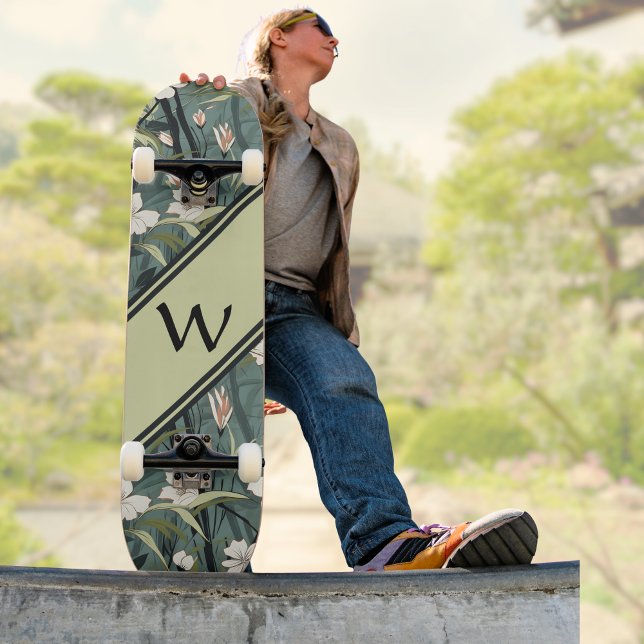 Skateboard Sage Green Chinoiserie Floral White Initial  (Créateur téléchargé)