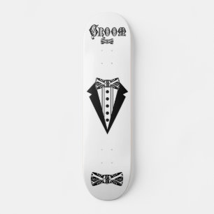 Skateboard Salle avec Cravate Bow et Tux et Type Noir