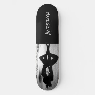 Skateboard Skate noir blanc dame de plage