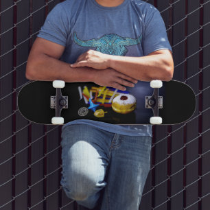 Skateboard SlipperyJoe Hanukkah nature morte symbolique fête
