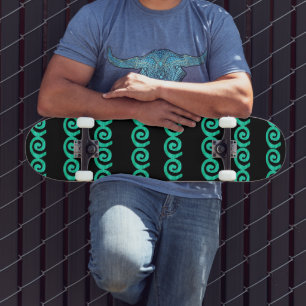 Skateboard spirales turquoise et bleue motif sur noir