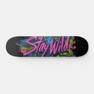 Skateboard "Stay Wild" - Vibrant Graffiti Style Design de tex