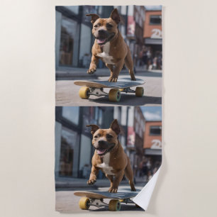 Skateboard Stunt: Ein Staffy für unterwegs Strandtuch