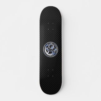 Skateboard Style Chrome badge Dragon sur Carbon Fibre Print