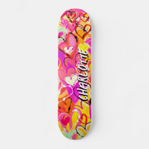Skateboard Sunshine Bliss : Coeurs de graffitis jaunes et ros