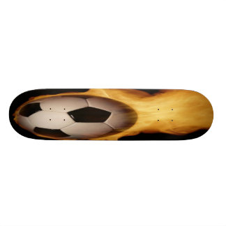 Skateboard Sur la planche à roulettes du feu