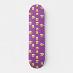 Skateboard Tasse à bière mousseuse sur violet