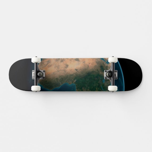 Skateboard Terre Pleine De L'Espace Au-Dessus Du Continent Af (Horz)
