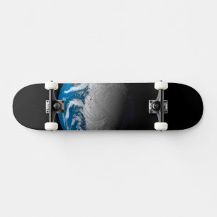 Skateboard Terre Pleine Montrant Des Nuages Simulés Sur L'Ant