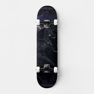 Skateboard Terre Pleine Montrant Les Lumières De La Ville D'A