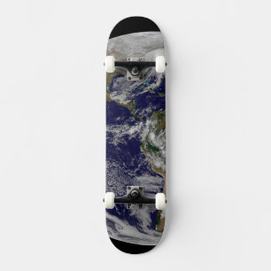 Skateboard Terre Pleine Montrant Une Puissante Tempête D'Hive