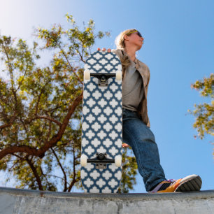Skateboard Trellis bleu blanc et marine, treillis, Quatrefoil