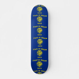 Skateboard unter der Flagge von Oregon
