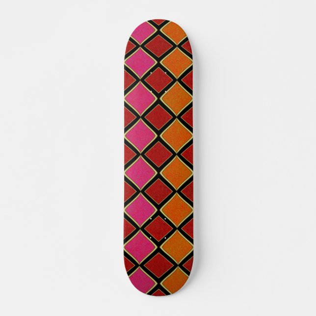 Skateboard Vibrant Harlequin Diamond Pattern in Red, Orange,  (Devant)