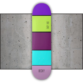 Skateboard Violet vif et rayé de couleurs inhabituelles