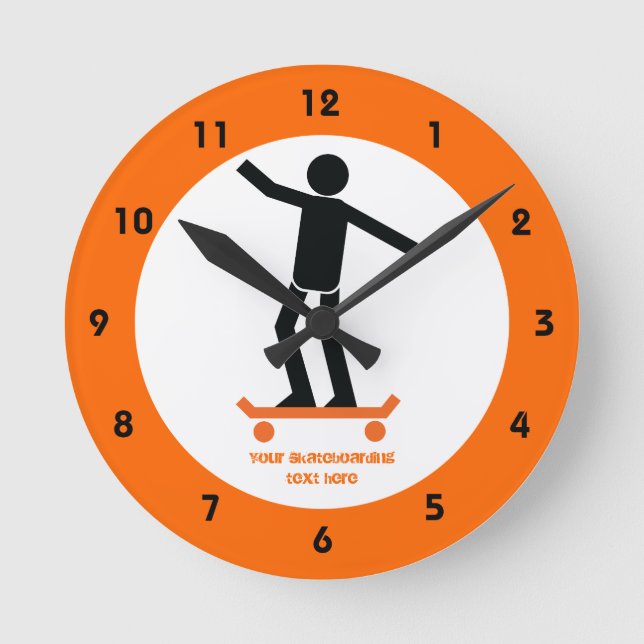 Skateboarder auf seinem Skateboard Runde Wanduhr (Vorderseite)