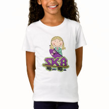 Skateboarder-Mädchen-Extrem trägt T - Shirt zur