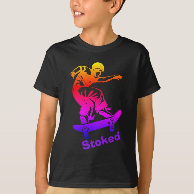 Skater-Junge geschürter RegenbogenSkateboarder T-Shirt (Vorderseite)