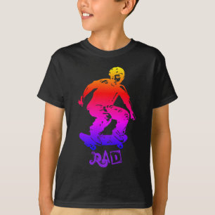 Skater-Jungen-krasser RegenbogenSkateboarder T-Shirt