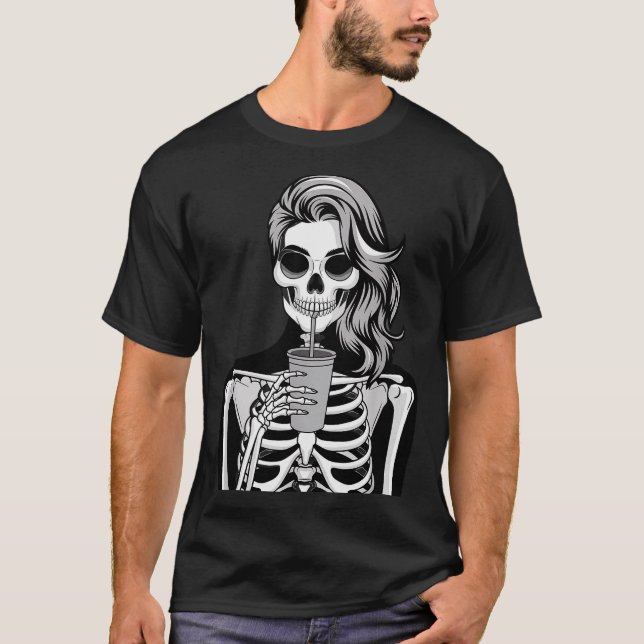 Skeleton Drinking Beverage Monochrome Gothic Hallo T-Shirt (Vorderseite)