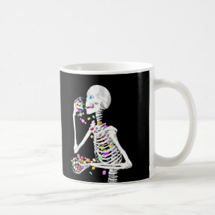 Skeleton Eating Halloween Candy Kaffeetasse