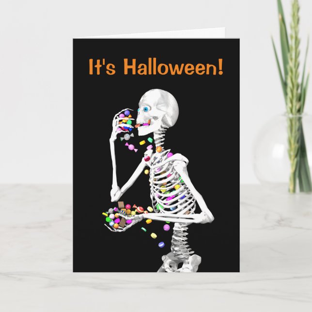 Skeleton Eating Halloween Candy Karte (Vorderseite)