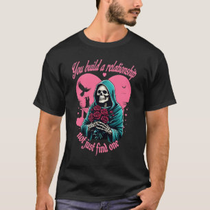 "Skeleton hält Blume - Sie bauen eine Beziehung au T-Shirt