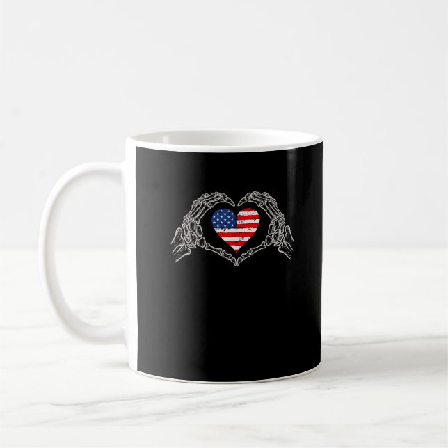 Skeleton Hand Herz 4. der amerikanischen Flag Patr Kaffeetasse (Links)