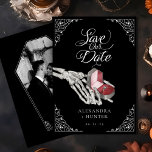 Skeleton Hand Ring Gothic Wedding Save the Date Einladung<br><div class="desc">Nothing screams "I do!" like a Halloween-inspired gothic wedding. Get ready for a bone-chillingly beautiful celebration like no other with our 'Til Death Do Us Part' skeleton & floral Halloween gothic theme wedding Save the Date card. Our beautiful gothic wedding save the date features our hand-painted watercolor skeleton hand-holding a...</div>