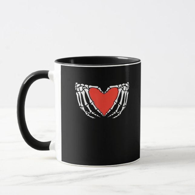 Skeleton Hands Forming Heart - Creepy Gothic Hallo Tasse (Links)