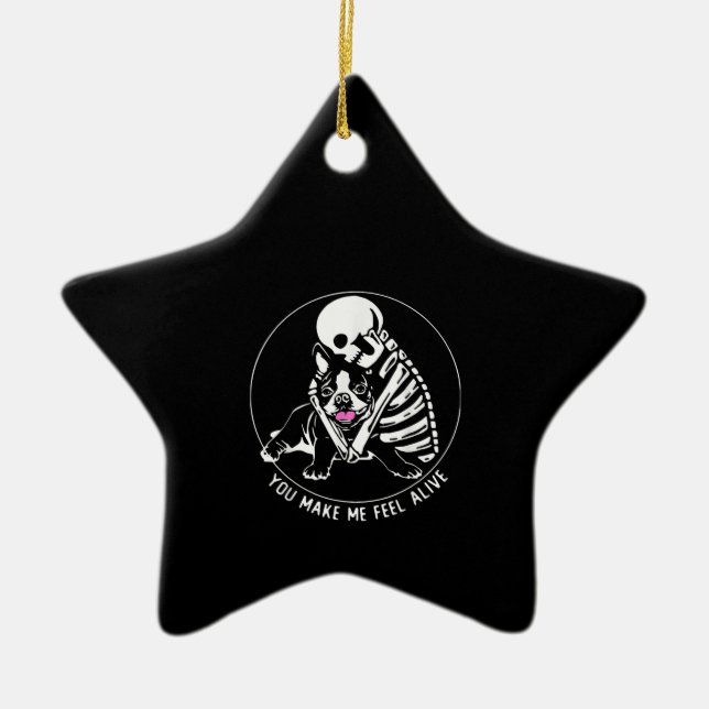 SKELETON HUG BOSTON TERRIER, SIE MACHEN MICH LEBEN KERAMIK ORNAMENT (Vorne)