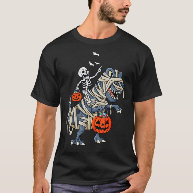 Skeleton Riding Mummy Dinosaur T rex Halloween Spa T-Shirt (Vorderseite)