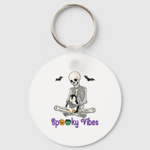 Skeleton umarmt Pinguin Niedlich Spooky Vibes Hall Schlüsselanhänger