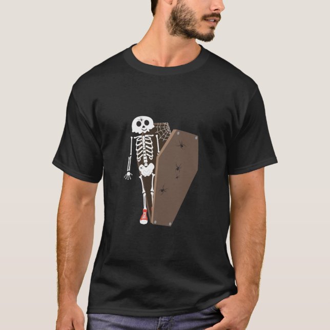 Skeleton und Coffin Halloween Design T-Shirt (Vorderseite)