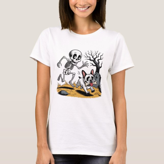 Skeleton vs French Bulldog – Funny Halloween Chase T-Shirt (Vorderseite)