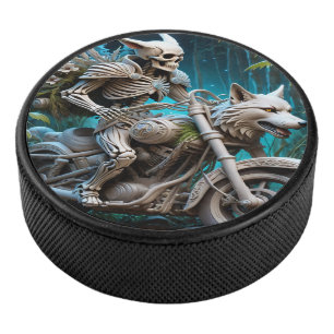 Skelett auf einem Chopper mit Wolfskopf Eishockey Puck