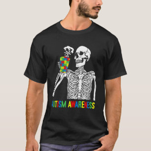 Skelett, das Kaffee trinkt, Autismus-Bewusstsein-P T-Shirt
