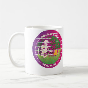 Skelett der Frau beim Gärtnern Humorvolles Skelett Kaffeetasse