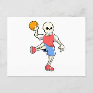 Skelett einer Handballspielerin mit Handball Postkarte