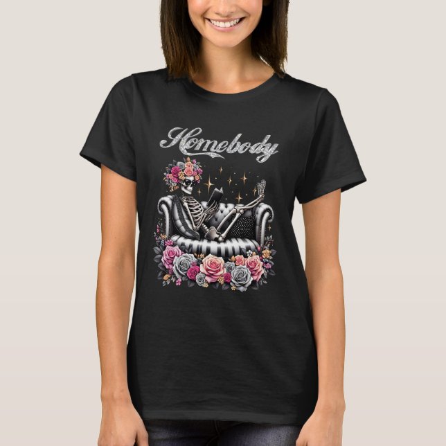Skelett Homonesleser auf Couch Gothic Anti Soc T-Shirt (Vorderseite)